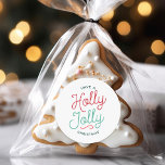 Adesivo Holly Jolly Christmas<br><div class="desc">Esta coleção de produtos apresenta um design de tipografia festiva de Natal que diz "Tenha um Natal Holly Jolly" em cores festivas e inspiradas retroativamente no Natal. A letra moderna do roteiro adiciona um toque divertido e na moda, enquanto as cores vermelha e verde evocam o grito clássico do feriado....</div>