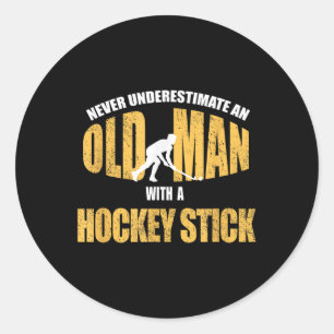 Adesivo Homem Velho Com Stick de Hockey Jogador Divertido