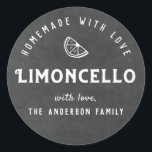 Adesivo Homemade com Love Limoncello Modern Chalkboard<br><div class="desc">Etiquetas/rótulos de limoncelo personalizados com texto personalizado/mensagem de presente no fundo do estilo do quadro.</div>