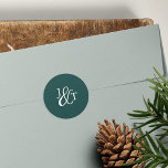 Adesivo Hunter Green Ampersand Monograma Wedding<br><div class="desc">Coloque seus envelopes ou favores de convite com esses adesivos elegantes de casamento de cor sólida com suas iniciais trabalhados em um monograma unido por um guião decorativo,  em um rico fundo verde-caçador. Projetado para combinar com a nossa coleção de convites de casamento Timber Grove.</div>