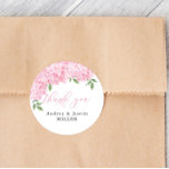 Adesivo Hydrangea Personalizada Favor de Casamento Rosa<br><div class="desc">Este belo design apresenta as flores de hidrocoloria e o seu texto personalizado. Use o modelo para preencher suas informações. O recurso "Personalizar mais" pode ser usado para alterar a fonte (tamanho,  estilo,  cor),  adicionar mais linhas de texto ou alterar o layout.</div>