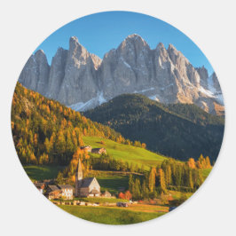 Adesivo Igreja e aldeia com paisagem montanhosa