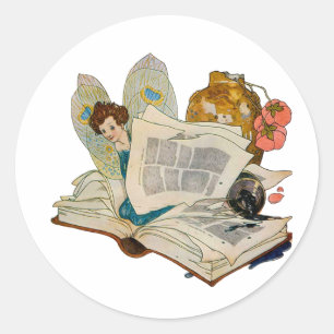 Adesivo Ilustração de Fada Devoradora de Livros Antigos