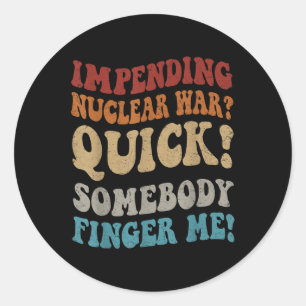 Adesivo Iminente Guerra Nuclear - Depressa Alguém Me Deita