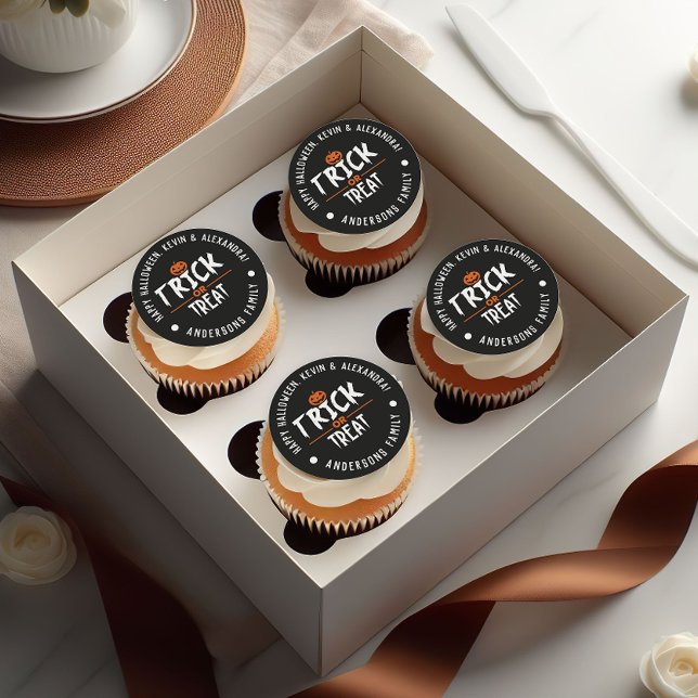 Adesivo Impressão de "Truque ou Tratar" do Dia das Bruxas  (Black Stylish Halloween "Trick Or Treat" Print Classic Round Sticker)