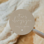 Adesivo ÍNDIE Moderno Boêmian Earthy Casamento Favor<br><div class="desc">Este adesivo apresenta uma fonte manuscrita e moderna design minimalista com a frase,  "Sempre foi você" com um creme bege boêmico e uma combinação de cores brancas. Altere facilmente os nomes e a data no adesivo e edite todas as cores clicando em 'clicar para personalizar mais.'</div>