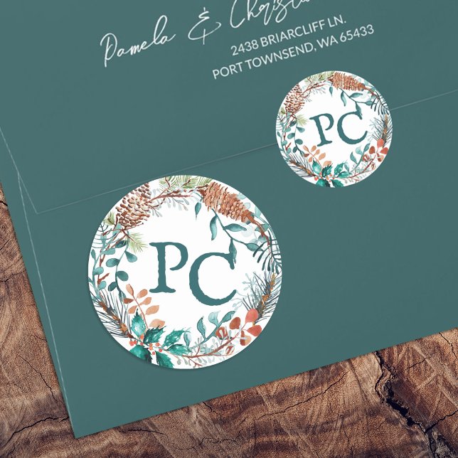 Adesivo Iniciais Verdes Eucalyptus Pinecone Wreath (winter wedding favor sticker envelope seal terracotta brown green monogram couples initials )