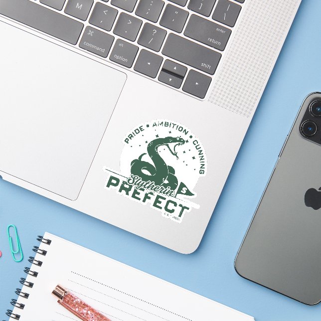 Adesivo Insígnia de Prefeito de SLYTHERIN™ (Notebook com iPhone)