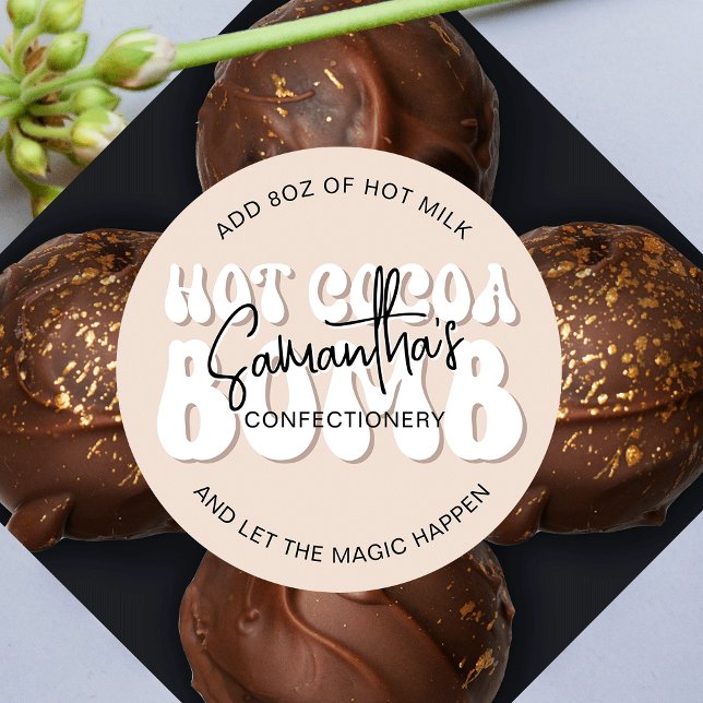 Adesivo Instruções para a bomba de cacau quente com retro  (Modern hot cocoa bomb stickers with instructions, featuring retro fonts and pastel beige colors)