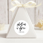 Adesivo Item Gratuito do Glúten | Script e Coração Casual<br><div class="desc">Esta simples e na moda é perfeita para o seu casamento moderno! Trendy, preto e branco, escrita casual diz "sem glúten", junto com um elegante coração esboçado. Há um lugar para se acrescentar o tipo de tratamento sem glúten, pelo que os seus convidados com intolerância celíaca ou ao glúten não...</div>
