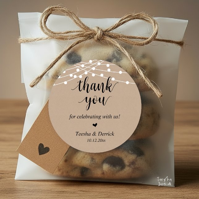 Adesivo Janto Russo Moderno De Casamento Obrigado Presente (Modern Rustic Wedding Dinner Thank You Gifts Classic Round Sticker cute heart Kraft String Lights)