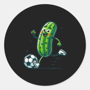Adesivo Jogador de pepino de futebol chutando bola de picl