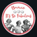 Adesivo Jogadores De Retros Da Bunco Funny<br><div class="desc">Vestido e camponês de Bunco para seus convites e decoração de festas. Três jogadores fabulosos estão todos sorrindo como dizem: Bunco É tão fabuloso. Design vermelho divertido com três dados de sorte.</div>