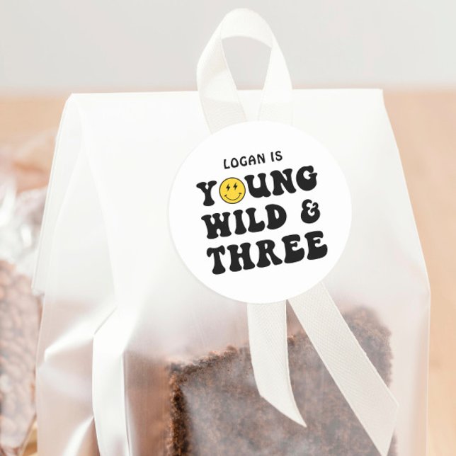 Adesivo Jovem Selvagem e aniversário de 3 anos de Três Men (Criador carregado)