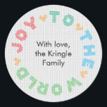 Adesivo Joy To The World Typografia Christmas Wreath<br><div class="desc">Torne a sua época de Natal inesquecível com esta alegria moderna ao mundo da tipografia dos autocolantes de camisolas. Você pode personalizar este design clicando em "Personalizar este modelo" ou se quiser alterar a fonte, as cores de fundo ou organizar os elementos design de uma forma diferente, você pode clicar...</div>