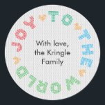 Adesivo Joy To The World Typografia Christmas Wreath<br><div class="desc">Torne a sua época de Natal inesquecível com esta alegria moderna ao mundo da tipografia dos autocolantes de camisolas. Você pode personalizar este design clicando em "Personalizar este modelo" ou se quiser alterar a fonte, as cores de fundo ou organizar os elementos design de uma forma diferente, você pode clicar...</div>