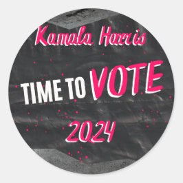 Adesivo Kamala Harris Sticker. Escuro com fonte rosa.