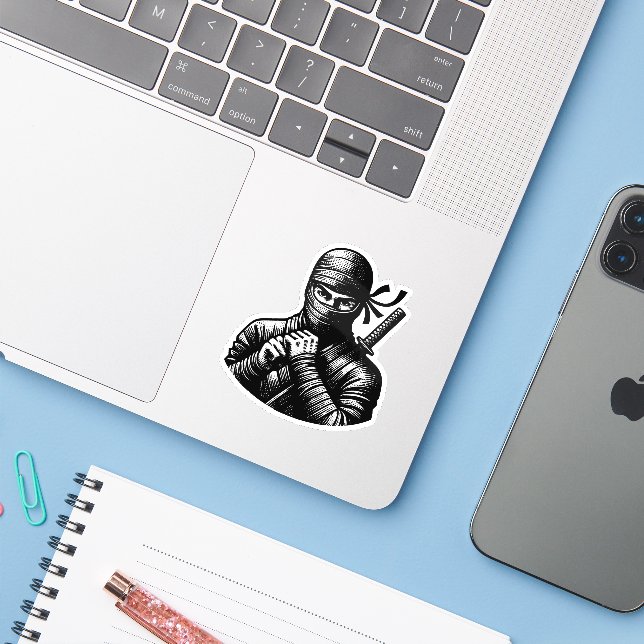 Adesivo Kawaii Ninja Warrior – Design Fofo (Notebook com iPhone)