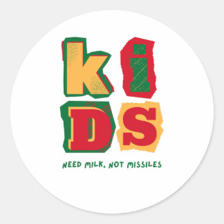 Adesivo Kids Need Milk, Not Missiles