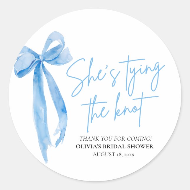 Adesivo Laço Azul Empoeirado Ela Está Se Casando Chá de No (Frente)