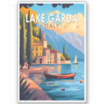 Adesivo Lago Garda Itália Viagem Art Vintage<br><div class="desc">Design de arte vetorial do Lago Garda. O lago Garda,  na Itália norte,  é conhecido pela sua água cristalina. No extremo sul,  a cidade de Sirmione é dominada pela Rocca Scaligera,  uma fortaleza com visões portuárias.</div>