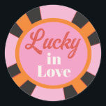 Adesivo Las Vegas Mod Poker Chip<br><div class="desc">Colorida Mod Las Vegas Jogo Poker Chip. Mão desenhada em cores de creme cor-de-rosa laranja e preto. Perfeito para um Casamento em Las Vegas ou Festa! Ilustração desenhada à mão por McBooboos. Todas as formulações podem ser alteradas para ajustado das suas necessidades. Você precisará mudar cada número para cada mesa....</div>