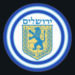 Adesivo Leão de Judah Emblem Jerusalem Hebraico<br><div class="desc">Adesivo redondo com uma imagem de um leão azul e amarelo de emblema Judah e bordas grandes e duplas azuis aparadas em azul claro em branco. Consulte rótulo correspondente. Veja toda a coleção do Chanucá Sticker na categoria CARDS & STICKERS na seção HOLIDAYS.</div>