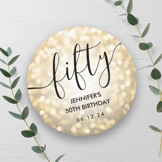 Adesivo Leitura Dourada de Script Moderno Luz 50º Aniversá (Modern Script Gold Glitter Lights 50th Birthday Classic Round Sticker)