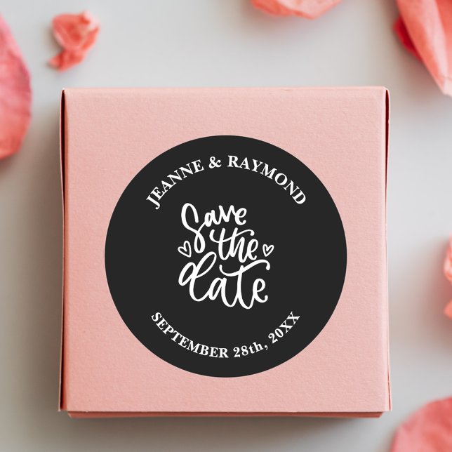 Adesivo Lembrete de data de casamento preto personalizado  (Clean black save the date sticker adds timeless personalized charm to wedding mailings.)