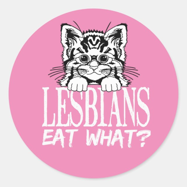 Adesivo LESBIANAS COMEM O QUÊ? Camiseta (Frente)