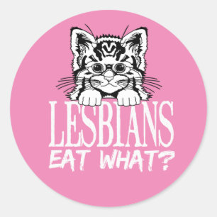 Adesivo LESBIANOS COMEM O QUÊ? Camiseta