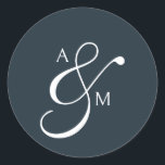Adesivo Letra Clássica Monograma com Ampersand para Casame<br><div class="desc">Adicione um toque de elegância atemporal ao seu conjunto de casamento com nosso adesivo de casamento Preppy Luxury. Com seus monogramas personalizados em uma fonte serifada refinada,  unidos por um e comercial gracioso em caligrafia clássica,  este design é uma homenagem ao charme do dinheiro antigo e à simplicidade elevada.</div>