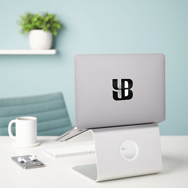 Adesivo Letra YB Azul Minimalista (Laptop na mesa)