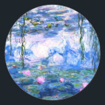 Adesivo Lírios de Água Rosa Monet<br><div class="desc">Um adesivo com água cor-de-rosa monet apresenta lírios de água rosa lindos flutuando em um lago azul calmo com almofadas de lírios. Um presente de Monet excelente para fãs do impressionismo e da arte francesa. Inimpressionismo sereno na natureza com lindas flores e paisagem de lagoas cênicas.</div>