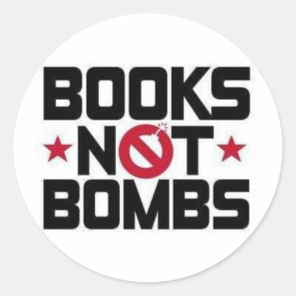 Adesivo livros não bombas