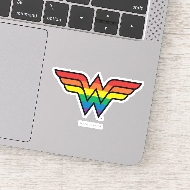 Adesivo Logotipo Rainbow para Mulher Maravilha (Detalhe)