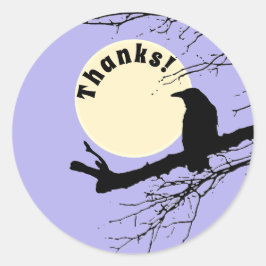 Adesivo Lua Raven em um galho com fundo roxo