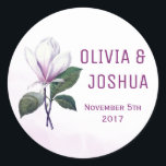 Adesivo Magnolia Wedding Stickers<br><div class="desc">Estes adesivos de casamento apresentam uma flor de magnólia. Você pode personalizar esses adesivos com seus nomes e data de casamento. Clique no botão "Personalizar" para obter mais opções se precisar alterar o tamanho da fonte ou se quiser adicionar qualquer texto adicional. Estes adesivos são ideais para serem usados como...</div>