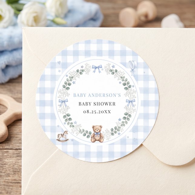 Adesivo Mal Podemos Esperar Urso de Aguarela Azul (We Can Bearly Wait Blue Watercolor Boy Teddy Bear Classic Round Sticker)