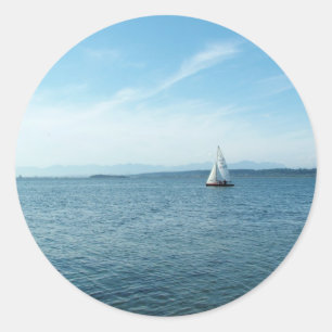 Adesivo mar e veleiro sob o céu azul