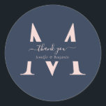 Adesivo Marinho Azul Blush Monograma Casamento Favor Obrig<br><div class="desc">Azul marinho moderno personalizado e obrigado de casamento monograma esmagado que você coloca com o roteiro moderno. Personalizar facilmente online. Itens correspondentes disponíveis para complementar estas etiquetas de casamento elegantes de monograma.</div>