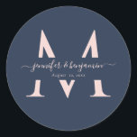Adesivo Marinho Azul Blush Monogramas Envelope Seals<br><div class="desc">Complemente o seu casamento azul marinho e esbranquiçado com o azul marinho personalizado moderno e sela o envelope de casamento monograma com o roteiro moderno. Personalizar facilmente online. Itens correspondentes disponíveis para complementar estas etiquetas de casamento elegantes de monograma.</div>