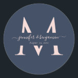 Adesivo Marinho Azul Blush Monogramas Envelope Seals<br><div class="desc">Complemente o seu casamento azul marinho e esbranquiçado com o azul marinho personalizado moderno e sela o envelope de casamento monograma com o roteiro moderno. Personalizar facilmente online. Itens correspondentes disponíveis para complementar estas etiquetas de casamento elegantes de monograma.</div>