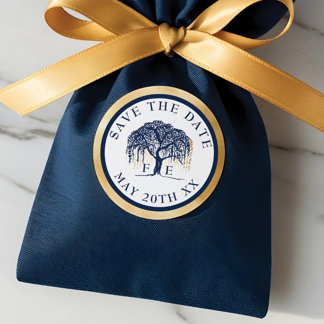 Adesivo Marinho de Árvore Selvagem Moderna Azul Dourado Sa (Modern Willow Tree Navy Blue Gold Save The Date Classic Round Sticker)