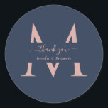 Adesivo Marinho Moderno Blue Blush Monograma Casamento Obr<br><div class="desc">Obrigado de casamento monograma personalizado moderno que você cola com uma fonte moderna. Personalizar facilmente online. Itens correspondentes disponíveis para complementar estas etiquetas de casamento elegantes de monograma.</div>