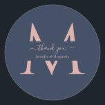 Adesivo Marinho Moderno Blue Blush Monograma Casamento Obr<br><div class="desc">Obrigado de casamento monograma personalizado moderno que você cola com uma fonte moderna. Personalizar facilmente online. Itens correspondentes disponíveis para complementar estas etiquetas de casamento elegantes de monograma.</div>