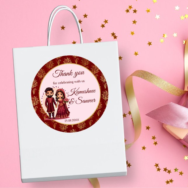Adesivo Maroon e ouro, bonitinho casal indiano (Maroon and gold cute Indian bridal couple cartoon thank you favor Sticker Hindu wedding favors)