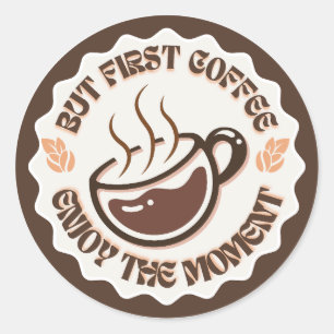 Adesivo Mas Primeiro Café Desfrute do Momento Logo
