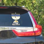 Adesivo Menorah com Luzes Feliz Hanukkah<br><div class="desc">Excelente para comemorar a época de Chanucá,  este design apresenta nosso gráfico vetorial da menorah original com caligrafia de texto,  saudação "Feliz Chanucá". Design composto por Holiday Hearts Design (direitos reservados).</div>
