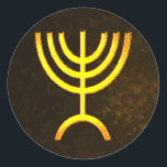 Adesivo Menorah Flame<br><div class="desc">Uma renderização digital da menorah judaica de sete ramificações (hebraico: מְ נ וֹ ה ‎). A menorah de sete ramificações, usada no santuário portátil montado por Moisés na selva e, mais tarde, no Templo em Jerusalém, tem sido símbolo do judaísmo desde a Antiguidade e é o emblema no casaco de...</div>